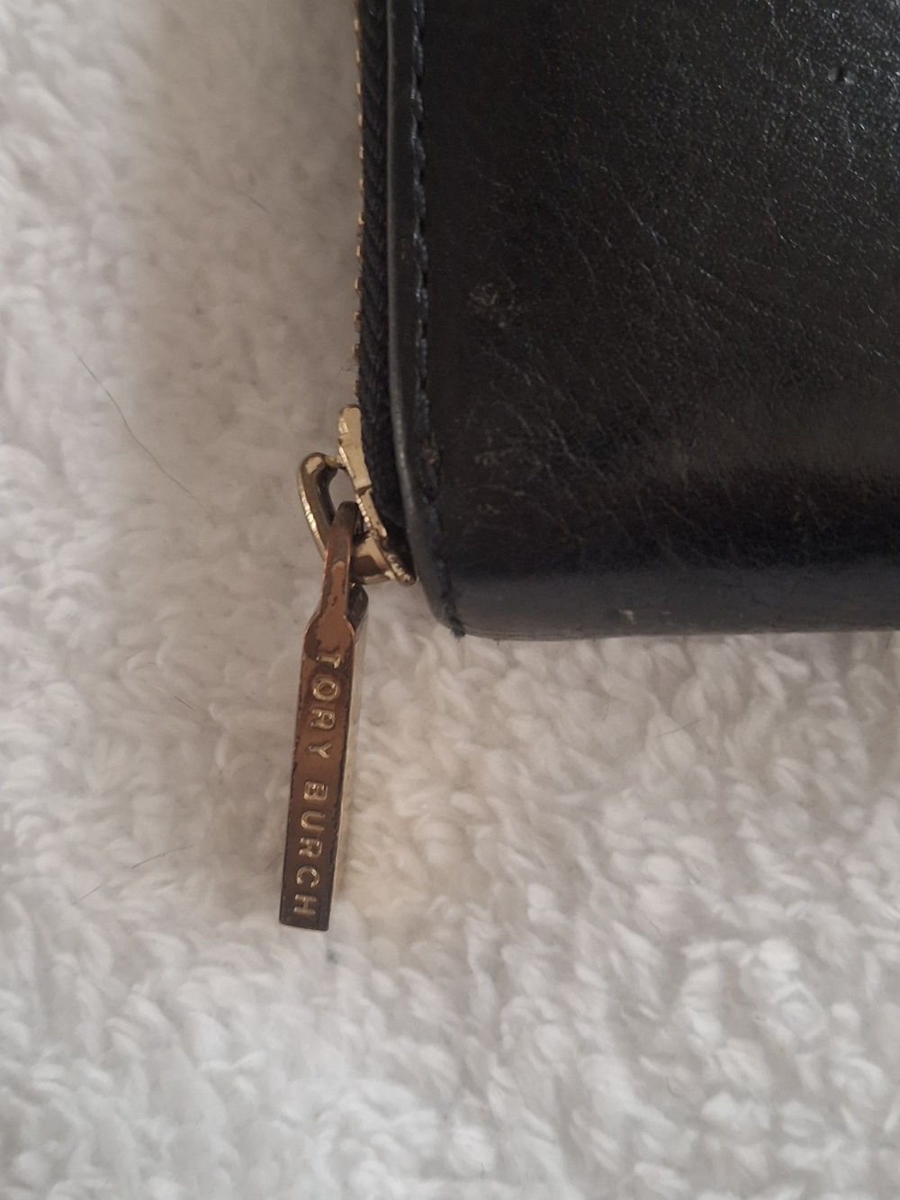 Tory Burch Black Leather Zip-Around Wallet with Logo Disc - Picture 4 of 6
